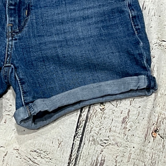 Levis Blue Denim Mid Length Shorts Womens Summer Beach Vacation - Picture 4 of 6